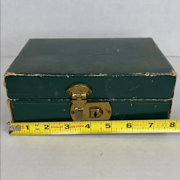Vintage Green Jewelry Box with Gold Accents with Key - Picture 4 of 9